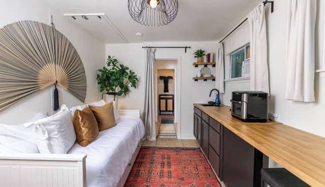 Cozy Studio - By Texas State - Kitchenette - Parking