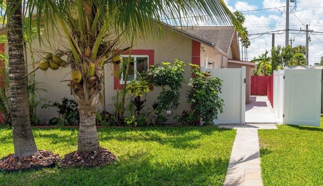 Cozy studio in amazing Lauderhill with refreshing AC