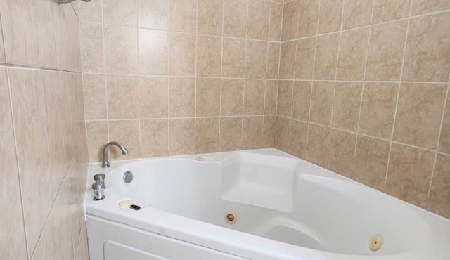 Cozy studio with WiFi and AC in charming Miami
