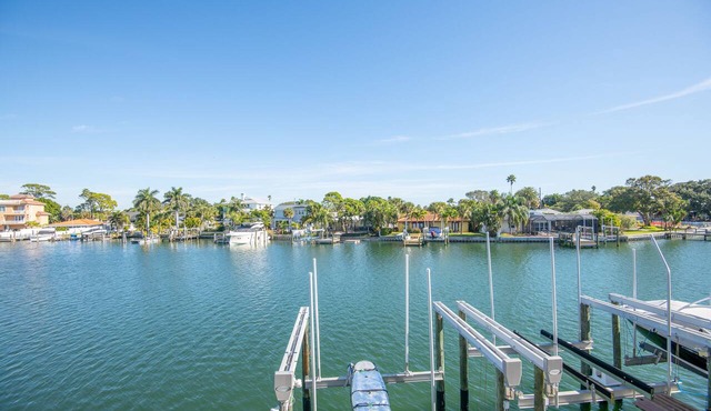 Cozy Waterfront Condo | Patio & Beach Access