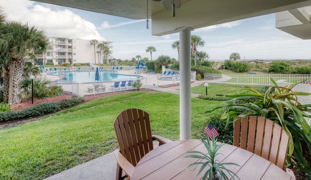 CRC 1105 - Ground Floor Condo with Great Pool & Beach Access
