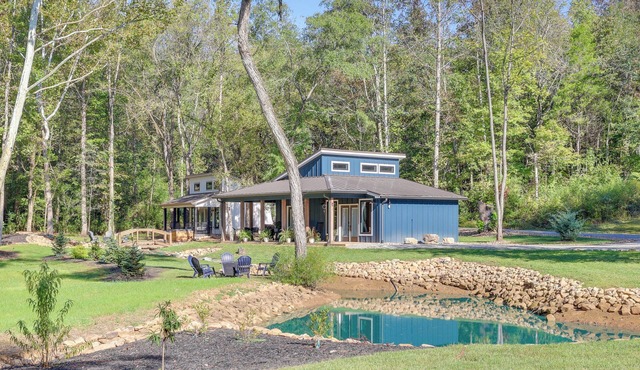 Creekside Compound in Wildwood: Hot Tub & Fire Pit