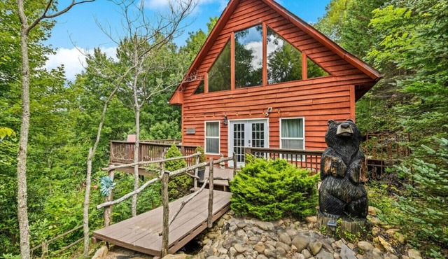Cubby Bear Cabin-Peaceful, Pet Friendly Great View
