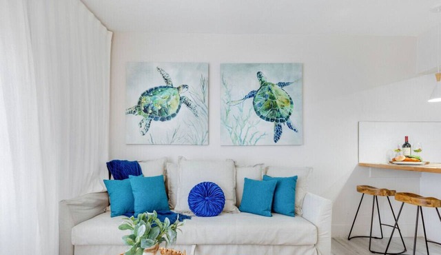 Cute Beach Apt, 2 blocks to Sand & Collins Park