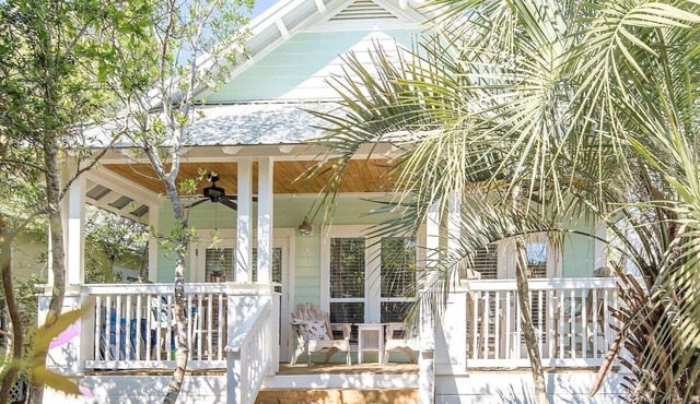 Daddio's Cottage Walk to Alys & Rosemary. Sleeps 7