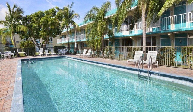 Days Inn & Suites by Wyndham Fort Pierce Midtown