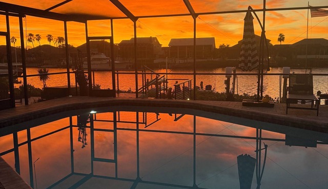 Dazzling waterfront home with HEATED saltwater pool in Tampa Bay