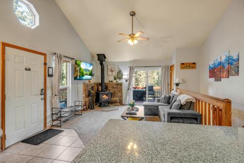 Deer-Friendly Cabin with Mountain Views and Fire Pit