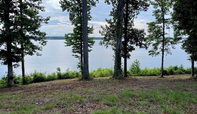 Delightful 3-bedroom recreational vehicle with AC in Eufaula w/ 300' lakefront