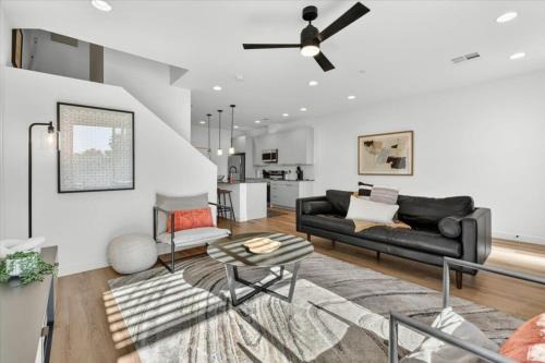 Desert Escape Townhome - Pool & Gym