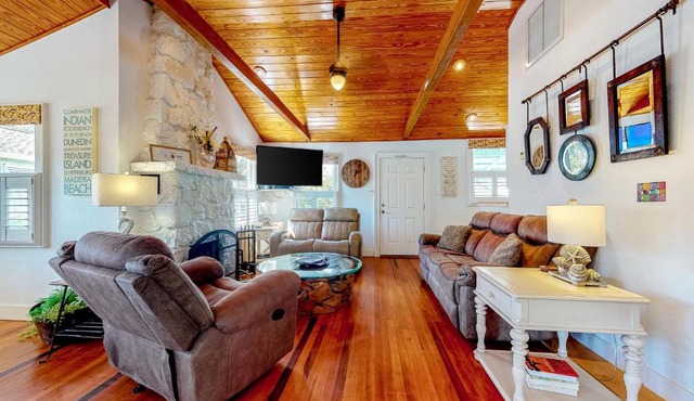 Detlow's Treasured Cottages 1