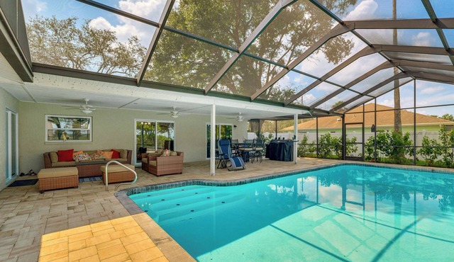 Disney Day Trips! Lakefront Home w/Heated Pool