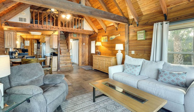 Dock & Views! Waterfront Cabin on Lake Okeechobee