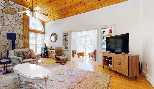 Doe Heights Chalet Cabin