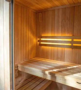 Dog Friendly Oasis Private Hot Tub with Sauna