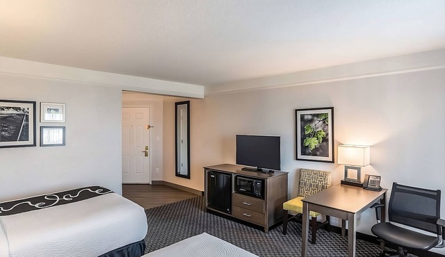 Double Bed Room, La Quinta Phoenix Chandler, Free Breakfast, 2 Family Rooms in Phoenix
