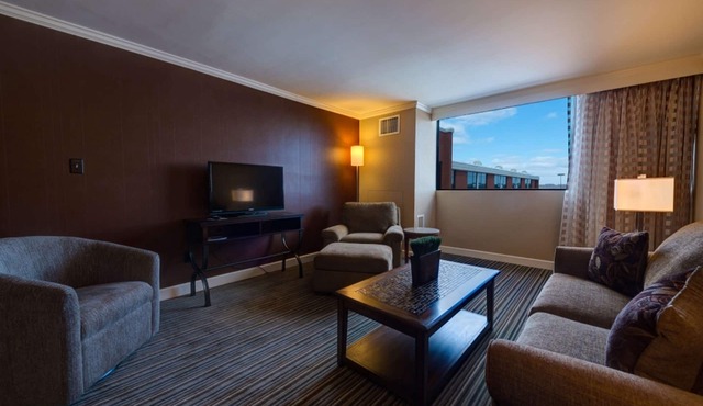 DoubleTree by Hilton Akron Fairlawn