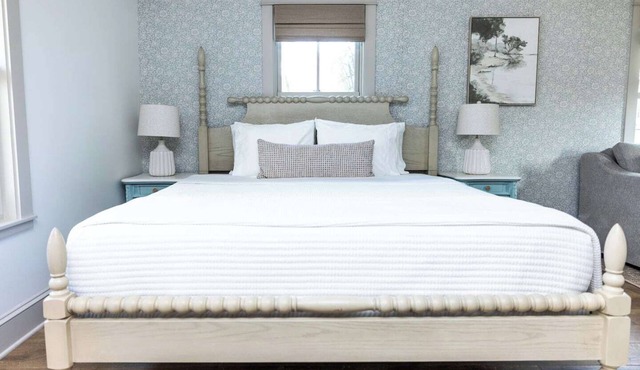 Downtown Boutique Suite/On-Site Parking/ADA