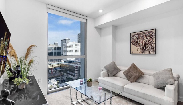 Downtown Miami City View 1BR | Free Parking