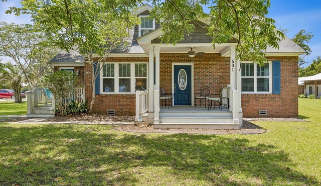 Downtown St. Marys Retreat | Sleeps 5