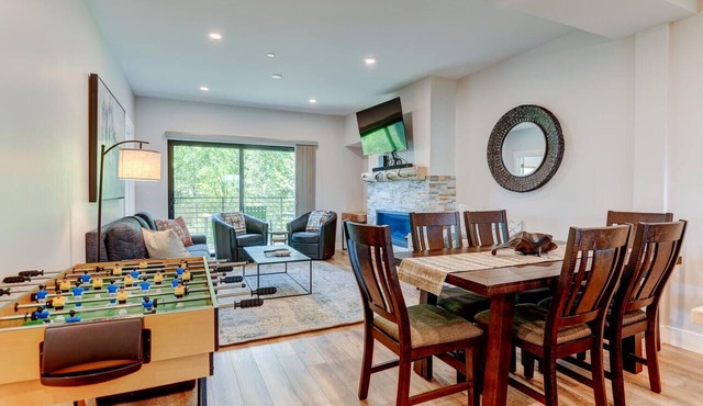 Downtown WP Condo 102 I Great Views I Arcade Games I Bunk Room I Discounted Attractions in Winter Park