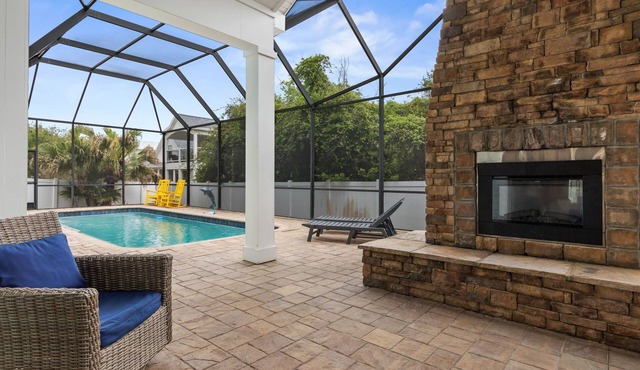 Dream Beach Haven Rambler, Heated Pool, Steps to Beach