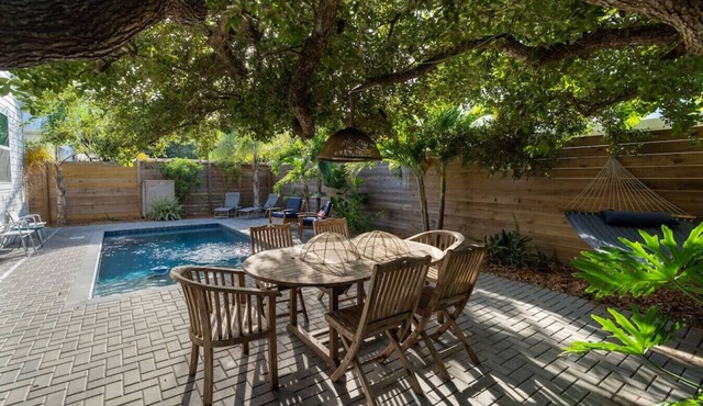 Driftwood Retreat-Brand New 4 Bedroom Pool Home