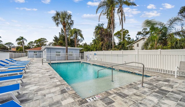 Dunedin Cottage on Pinellas Trail w/Heated Pool, Walk or Bike to Downtown Dunedin!