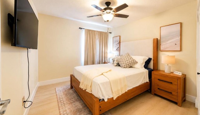 E&A SouthWest Miami Cozy 2BR Apartment with Private Parking