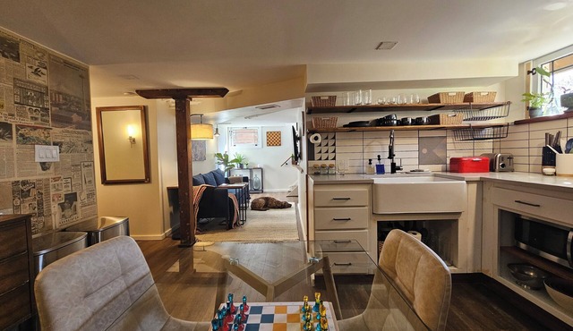 Eclectic Artist Flat: Great midpoint between Seattle, Tacoma, and National Parks in Auburn