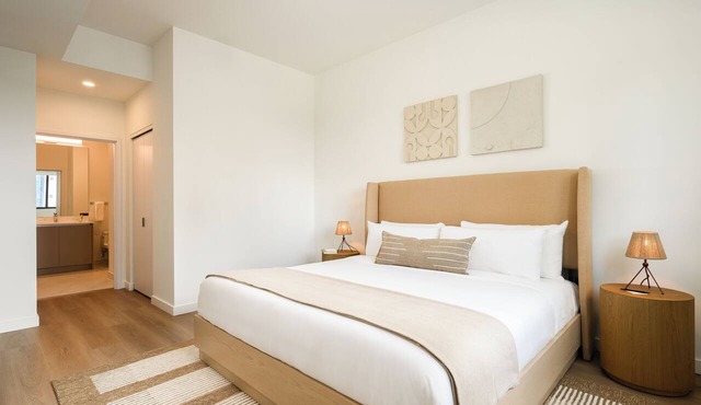 Edgewater 2BR Luxury Suite | Balcony + Pool & Gym | Sense28 by AvantStay