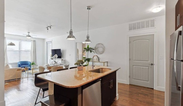 Elegant 2B Near Legacy West Wi-fi, Fitness, Pool
