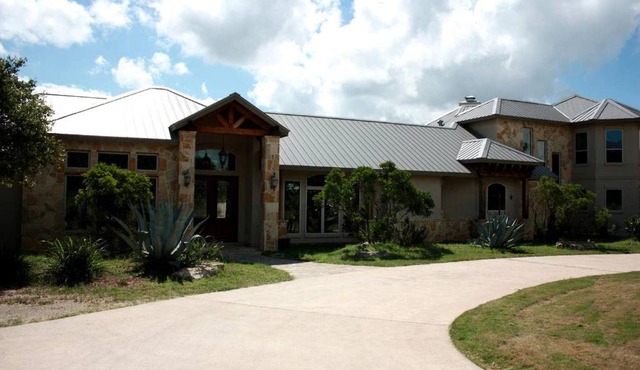 Elegant Texas Hill Country Cottage in Pipe Creek for Family Vacations in Texas