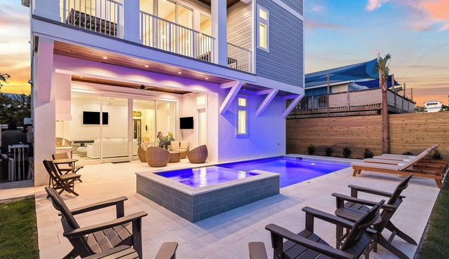 Emerald Enclave by AvantStay | 18BDR Buyout | Two Stunning Homes by the Beach!