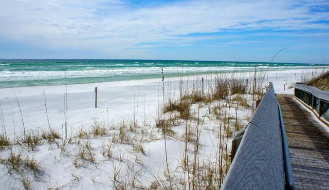 Emerald Hideaway Renovated Condo in Navarre Beach