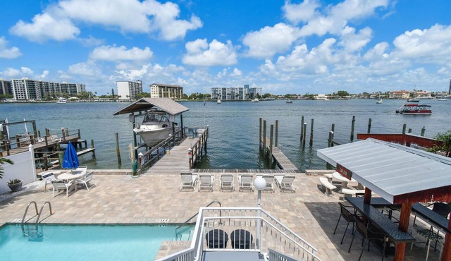 Enchanted Inn Suite #6: Waterfront, Pool, Fishing Dock, Boat Docks & Tiki Bar!