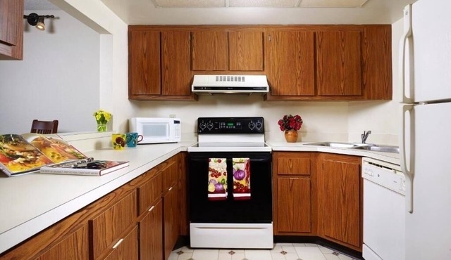 Enjoy Relaxation at Naples Room Near Cambier Park