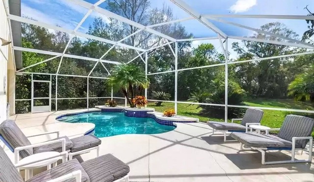 Entire Villa with Pool and great Privacy near Disney