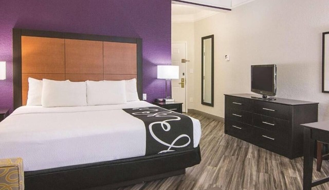 Executive King | La Quinta Orlando | Free Breakfast | Shuttle to Airport