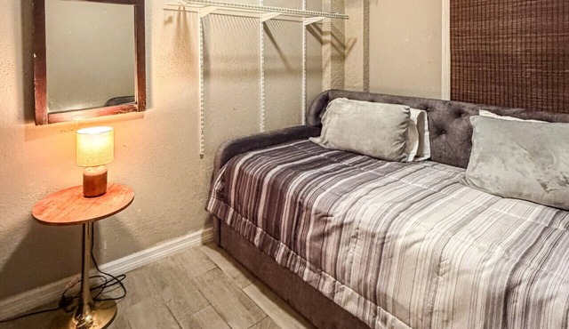 Executive Studio - 5 minutes from Olympic Community Park in Lehigh Acres