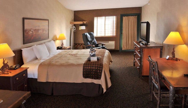 Expanded King, Stoney Creek St. Joseph, Heated Pool in Saint Joseph