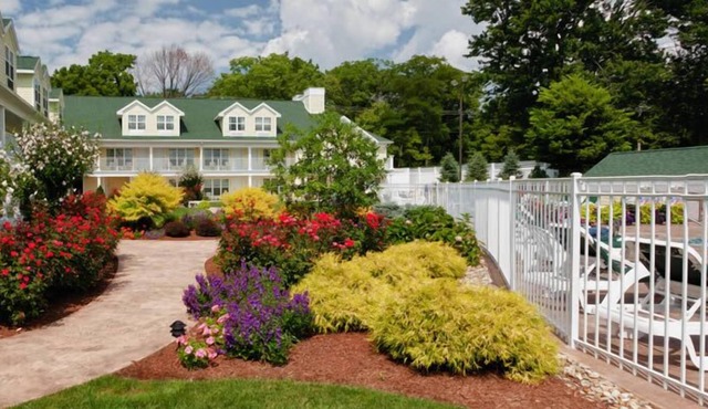 Explore the Stunning View of the Kelleys Island, Glacier Suite 112