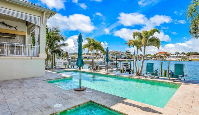 Exquisite Clearwater Retreat w/Heated Pool, Game Room, Outdoor kitchen &Kayaks