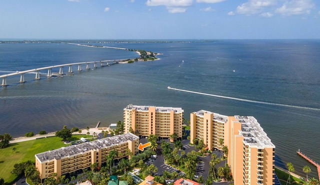 Exquisite Paradise with Amazing Oceanfront Views