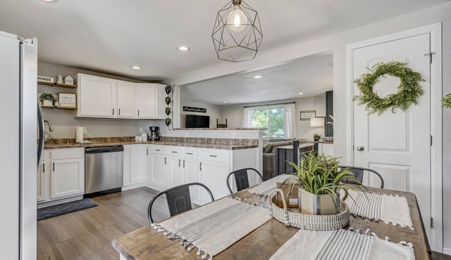 Family Friendly Getaway | 4BR-Trampoline-King Bed