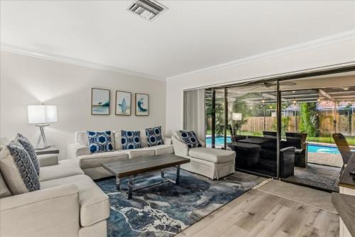 Family-Friendly 4BR Getaway Saltwater pool