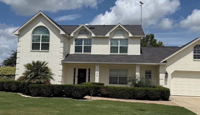 Family‑Friendly Resort Oasis Near San Antonio with Pool & Pool House