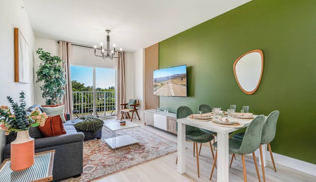 Fantastic 2/2 Apt in Hallandale Beach with WiFi, AC