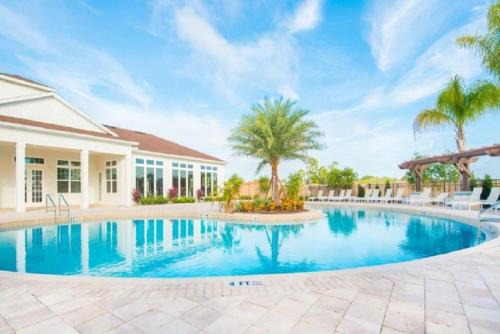 Fantastic Townhouse in Lux community sleeps 8, 10' to Disney!