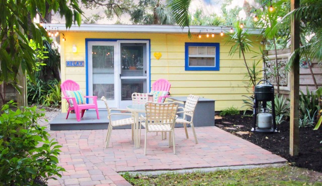 Fern Haven Studio Cottage - walk to Siesta Beach and Village Pets Welcome!